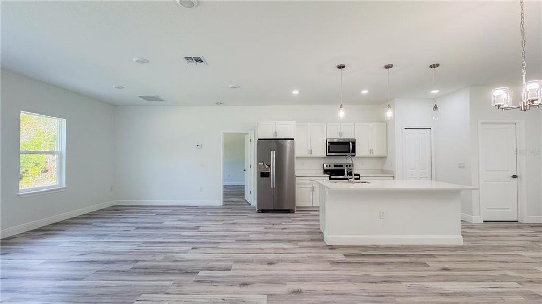 Spacious, unfurnished interior of a new home in , Ocala (Image 11).