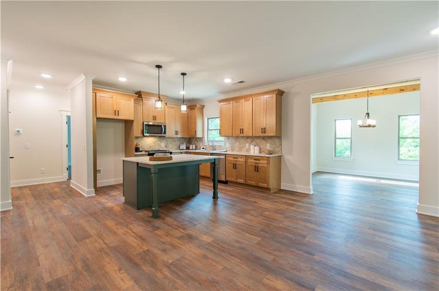 Furnished interior view inside a new home in , Jasper (Image 35).