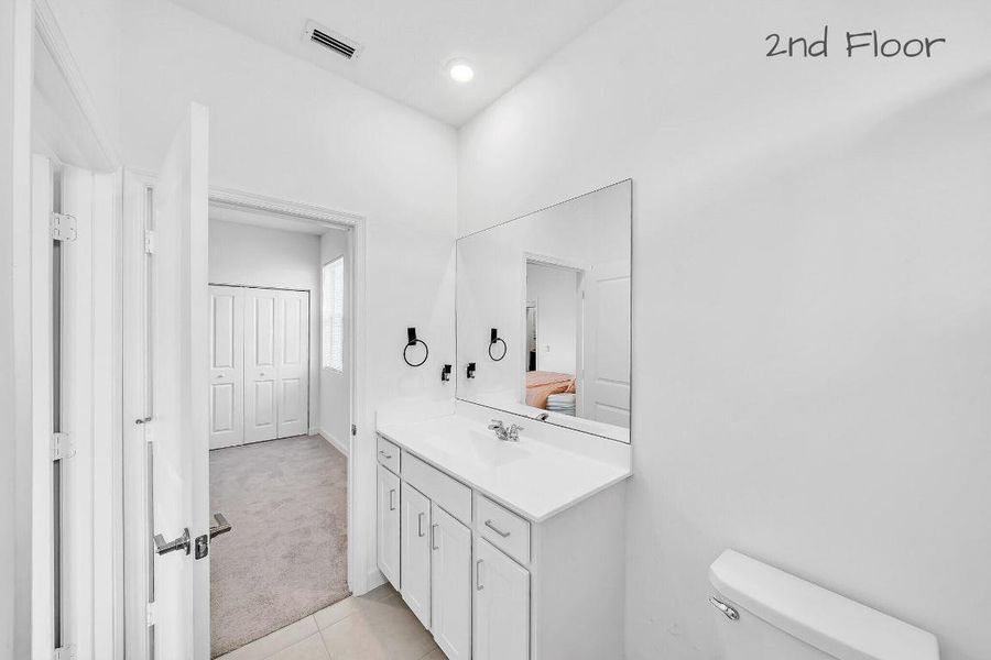 22 Jack and JIll Bathroom (2)