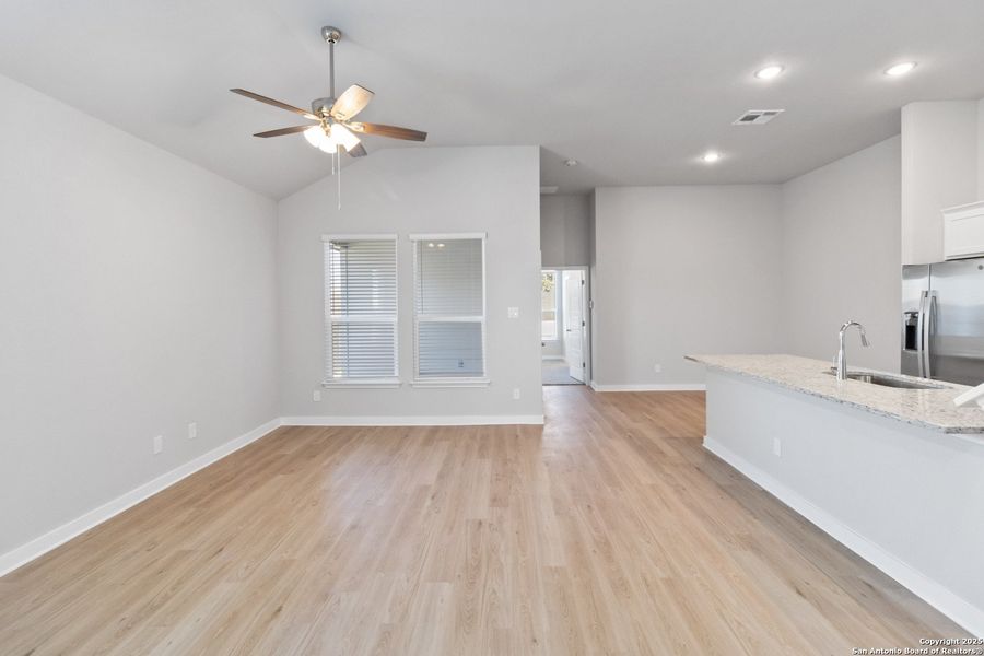 Spacious, unfurnished interior of a new home in , San Antonio (Image 27).