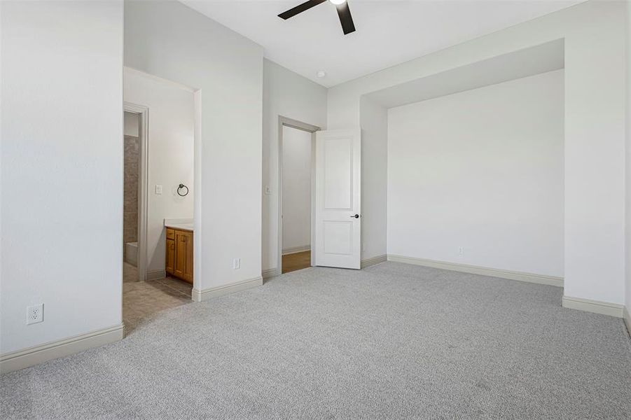 Spacious, unfurnished interior of a new home in Levante - 1 Acre Lots, Waxahachie (Image 24).