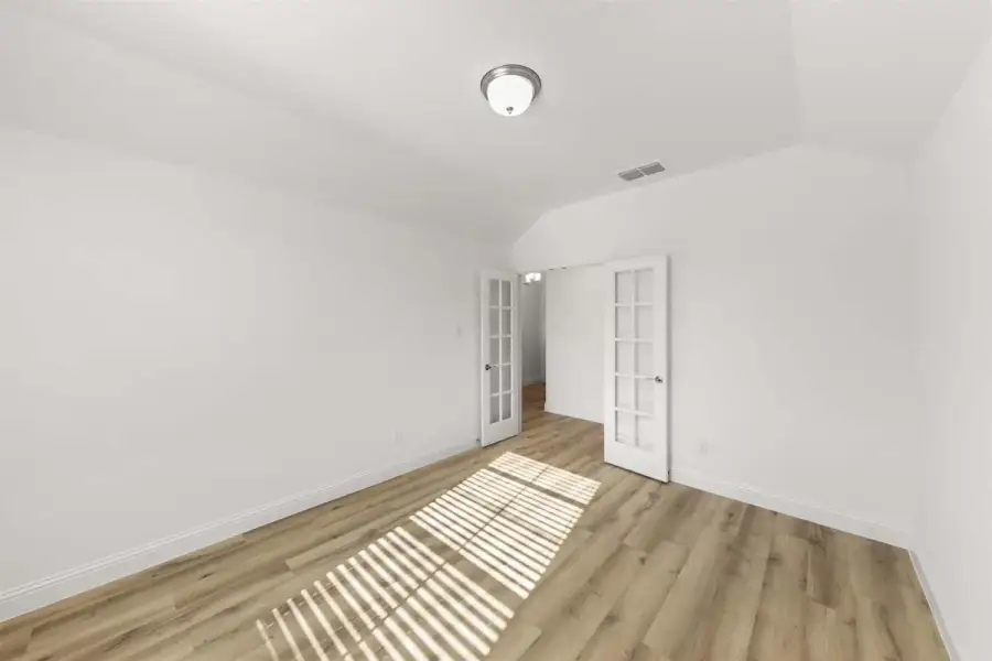 Spacious, unfurnished interior of a new home in Meadow Run, Melissa (Image 29).