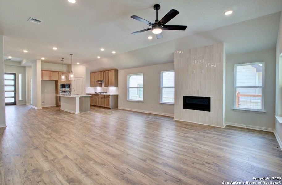 Spacious, unfurnished interior of a new home in The Crossvine, Schertz (Image 14).
