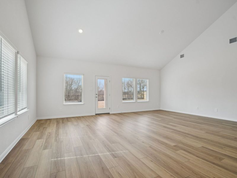 Spacious, unfurnished interior of a new home in Riverbend at Double Eagle - Boulevard Collection, Cedar Creek (Image 9).