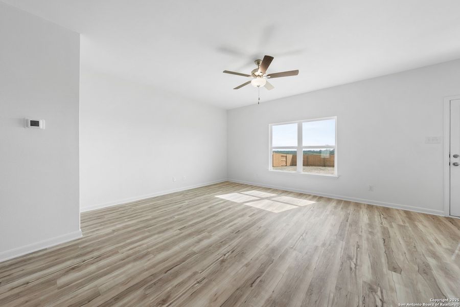 Spacious, unfurnished interior of a new home in Rosewood Estates, Lytle (Image 16).