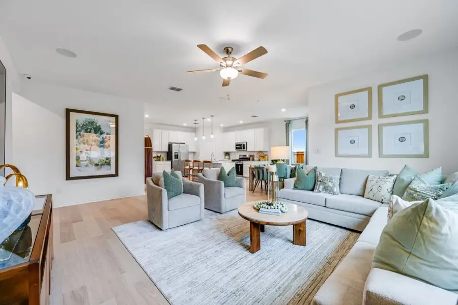 Furnished interior view inside a new home in Madero 50s, Fort Worth (Image 9).