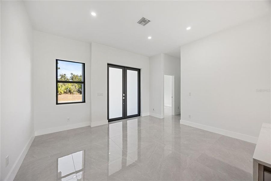 Spacious, unfurnished interior of a new home in , Rotonda West (Image 39).