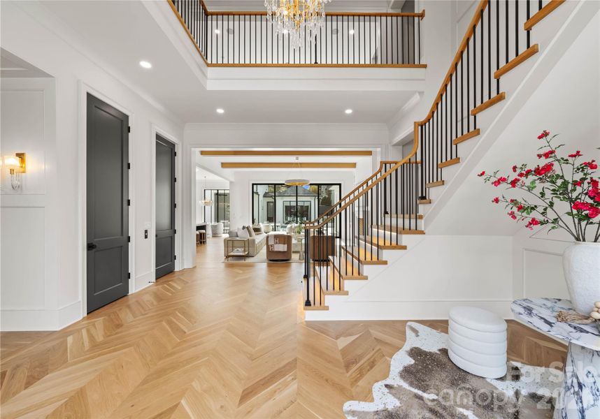 Grand entry to 12 feet tall ceilings on main floor Grand entry to 12 feet tall ceilings on main floor