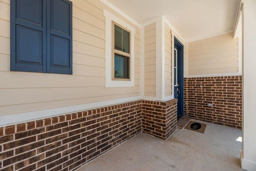 Exterior details and patio area of a home in Bayside, Rowlett (Image 3).