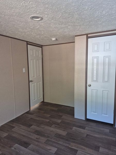 Spacious, unfurnished interior of a new home in , Walterboro (Image 16).