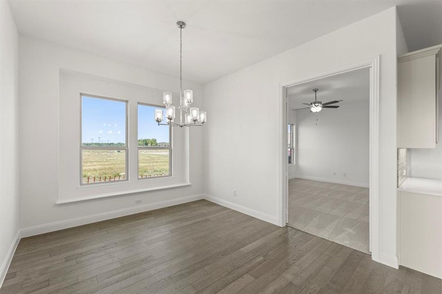 17. 1442 Canadian - Dining