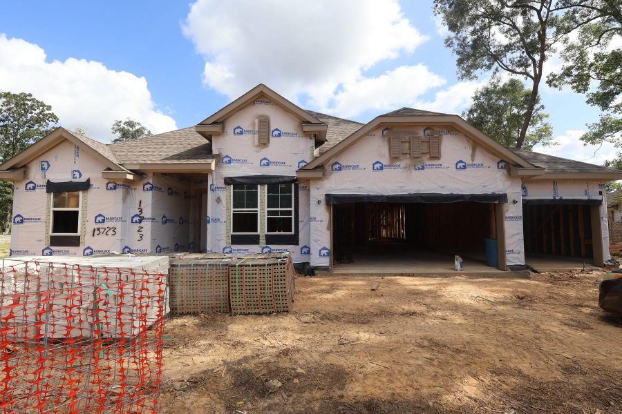 One story home with 4 bedrooms, 3.5 baths, and 4 car tandem garage. One story home with 4 bedrooms, 3.5 baths, and 4 car tandem garage.