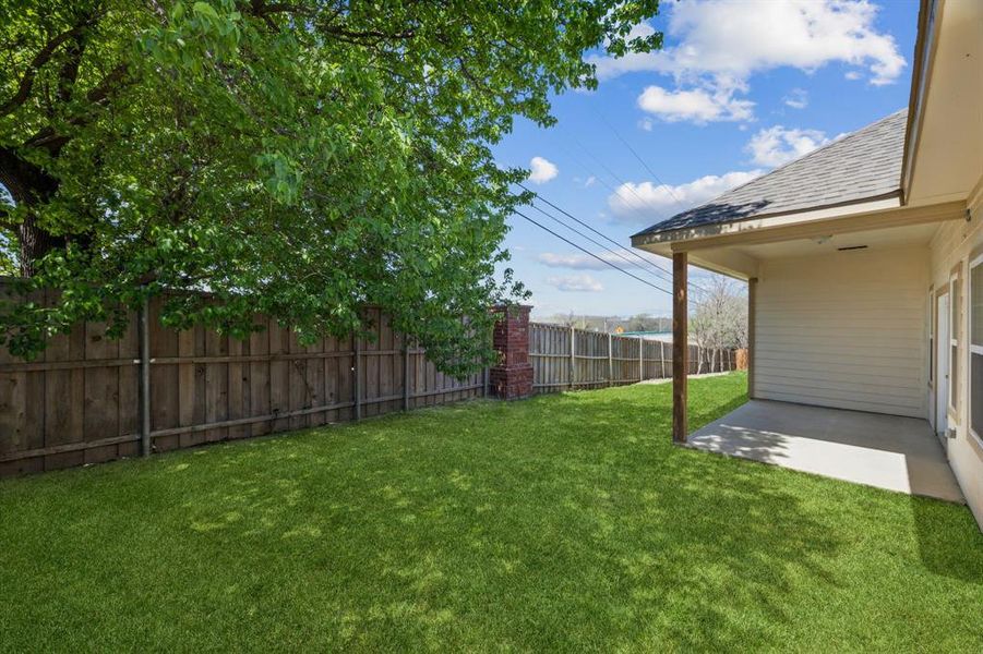 Exterior details and patio area of a home in , Dallas (Image 3).