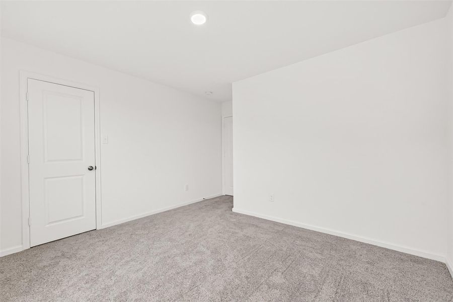 Spacious, unfurnished interior of a new home in Chapel Run, Montgomery (Image 30).