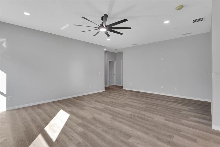 Spacious, unfurnished interior of a new home in , Deland (Image 19).