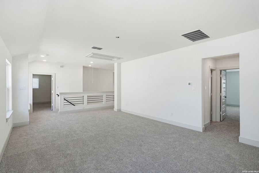 Spacious, unfurnished interior of a new home in Buffalo Crossing, Cibolo (Image 40).
