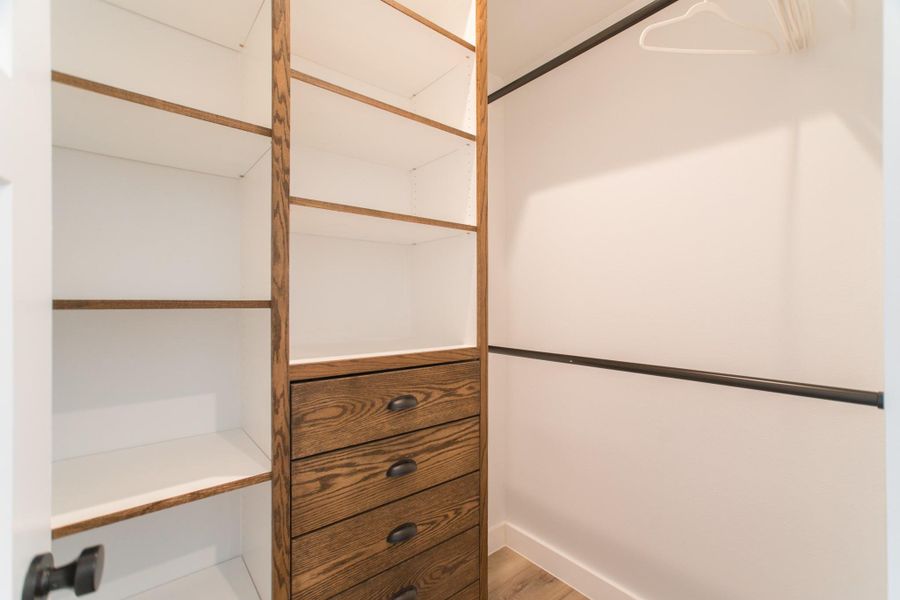 Huge walk in closets! Huge walk in closets!