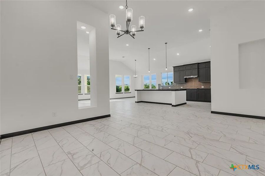 Spacious, unfurnished interior of a new home in Heritage Oaks, Killeen (Image 27).