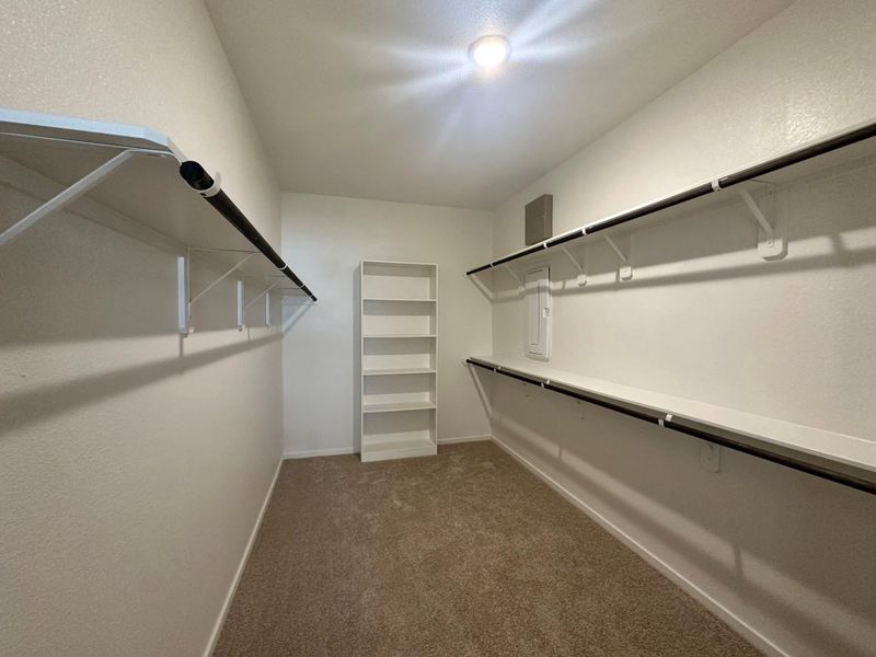 Spacious, unfurnished interior of a new home in Creekhaven, Iowa Colony (Image 18).