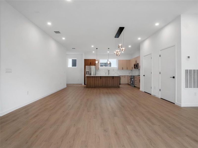 Spacious, unfurnished interior of a new home in , St. Petersburg (Image 40).