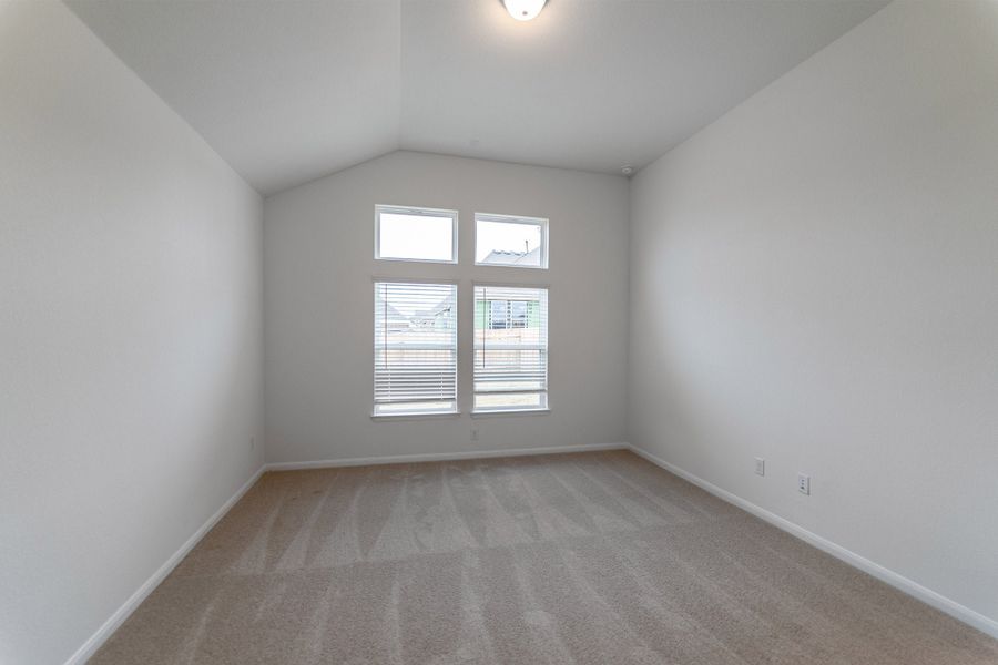 Spacious, unfurnished interior of a new home in Sunfield, Buda (Image 17).