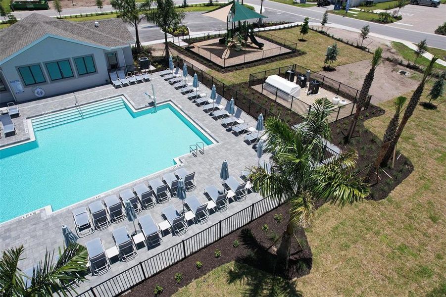 Community amenities in Island Lakes at Coco Bay: Manor Homes, Englewood (Image 14).