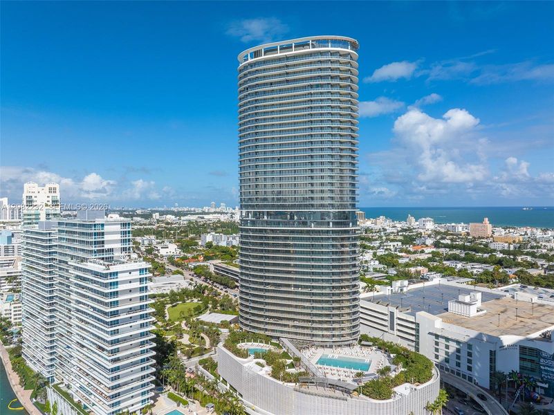 Condo located in Miami Beach, FL showcasing its design and architecture (Image 22).
