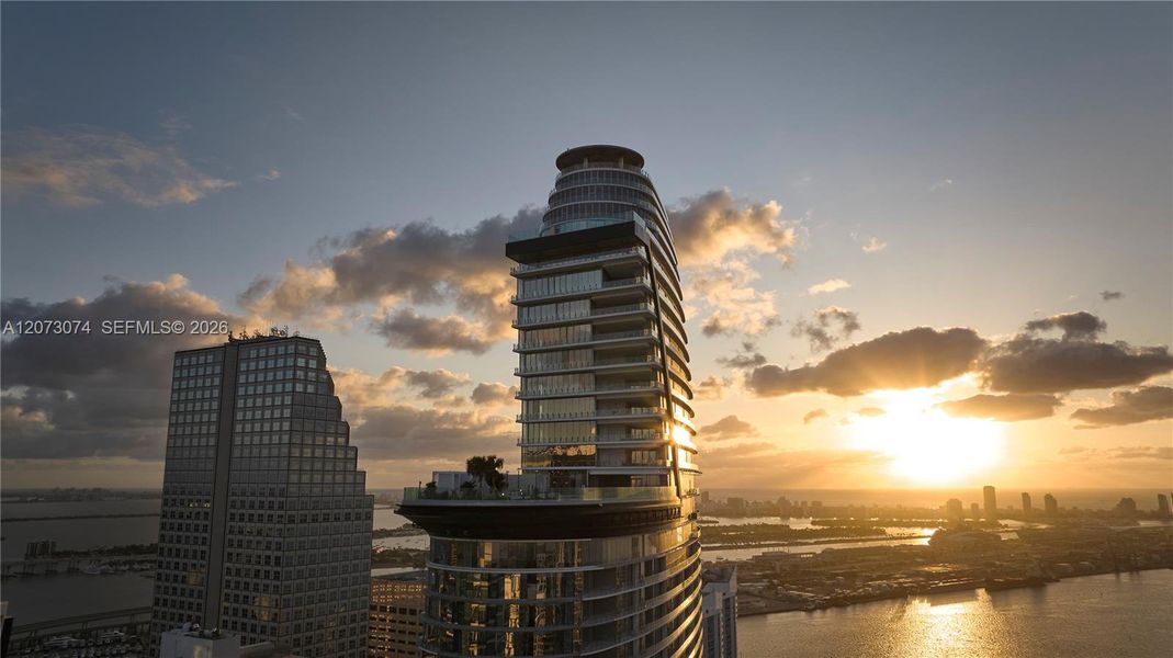 Condo located in Miami, FL showcasing its design and architecture (Image 5).