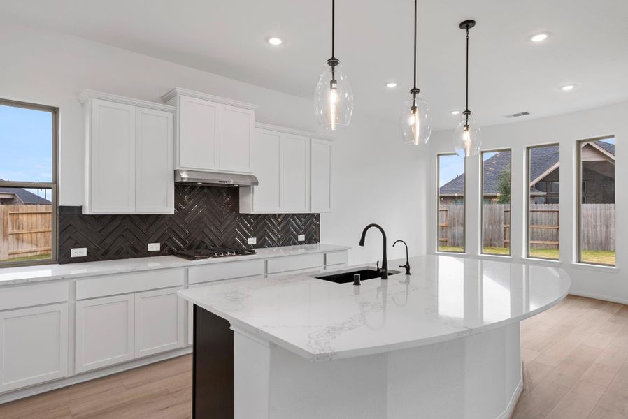 Furnished interior view inside a new home in Valencia, Manvel (Image 10).