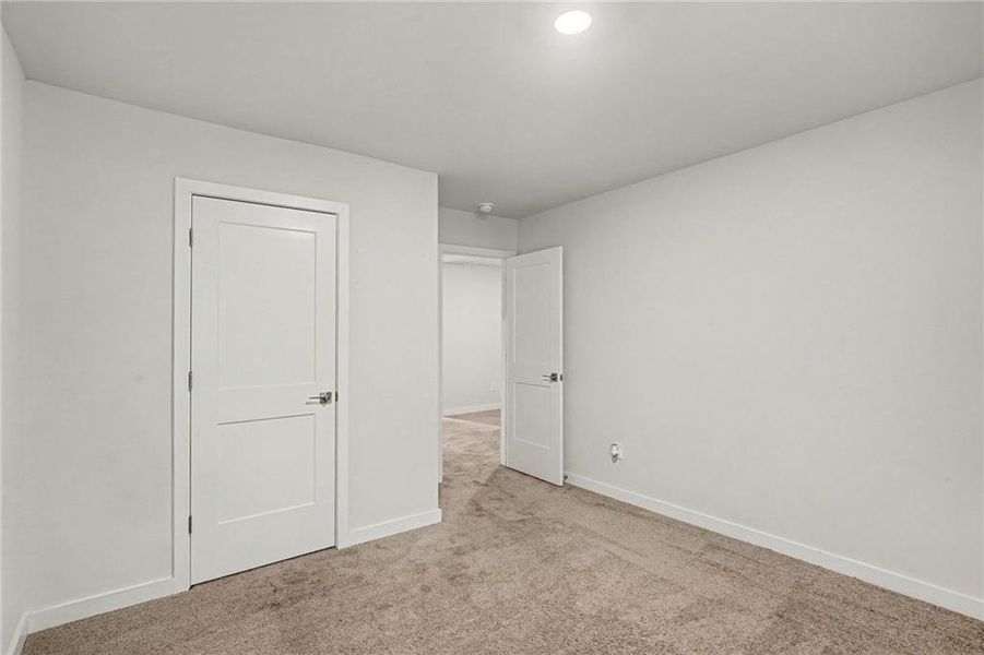 Spacious, unfurnished interior of a new home in Campground Crossing, McDonough (Image 27).