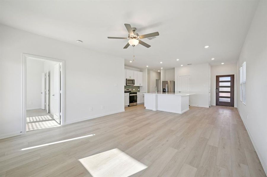 Spacious, unfurnished interior of a new home in Eastridge - Spring Series, McKinney (Image 17).