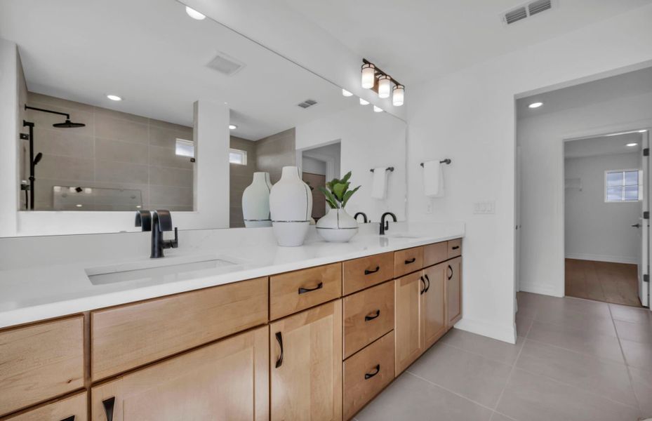 Oakhurst | Owner's Bathroom