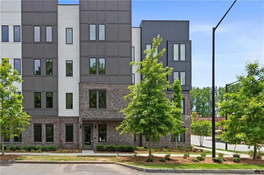 Condo located in Atlanta, GA showcasing its design and architecture (Image 3). Condo located in Atlanta, GA showcasing its design and architecture (Image 3).