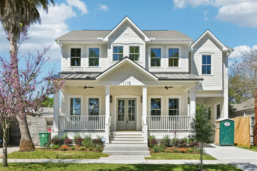 1119 E 7 1/2 is a 4/5 bedroom, 5 1/2 bath new construction in the Norhill section of the Woodland Heights by the Modern Bungalow. 1119 E 7 1/2 is a 4/5 bedroom, 5 1/2 bath new construction in the Norhill section of the Woodland Heights by the Modern Bungalow.