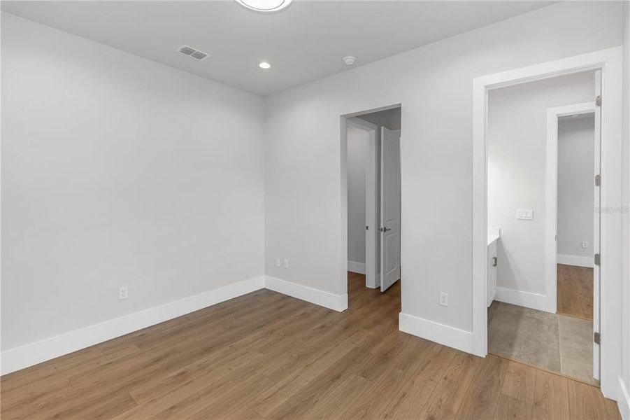 Spacious, unfurnished interior of a new home in , Winter Park (Image 36).