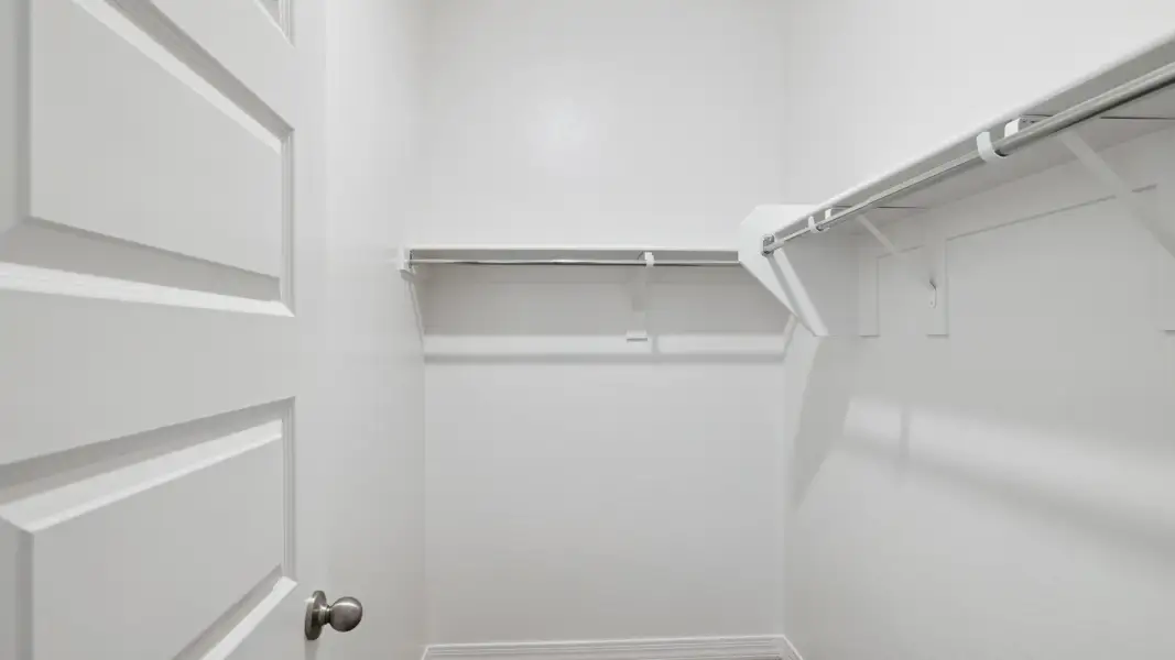 Spacious, unfurnished interior of a new home in El Cidro, Goodyear (Image 46).