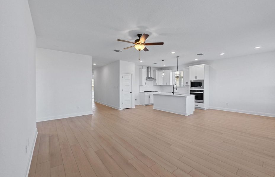 Spacious, unfurnished interior of a new home in Lagos, Manor (Image 38).