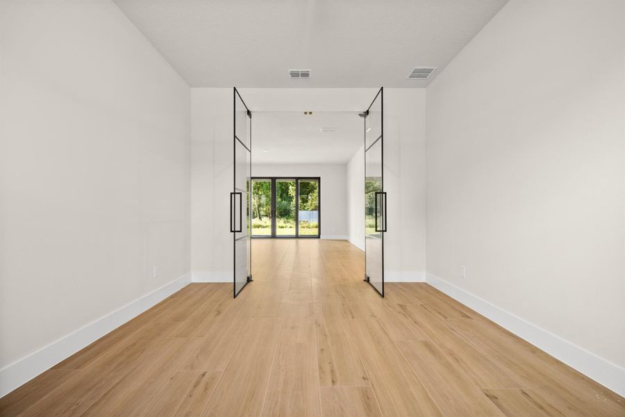 Spacious, unfurnished interior of a new home in , Port St. Lucie (Image 39).