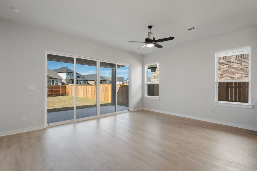 Spacious, unfurnished interior of a new home in Heritage, Dripping Springs (Image 27).