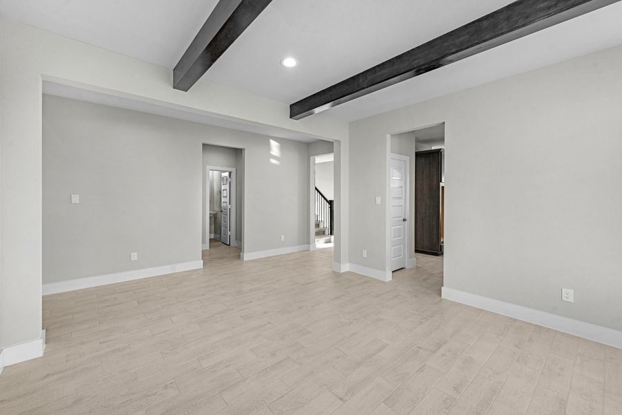 Spacious, unfurnished interior of a new home in Briarwood Crossing, Rosenberg (Image 27).