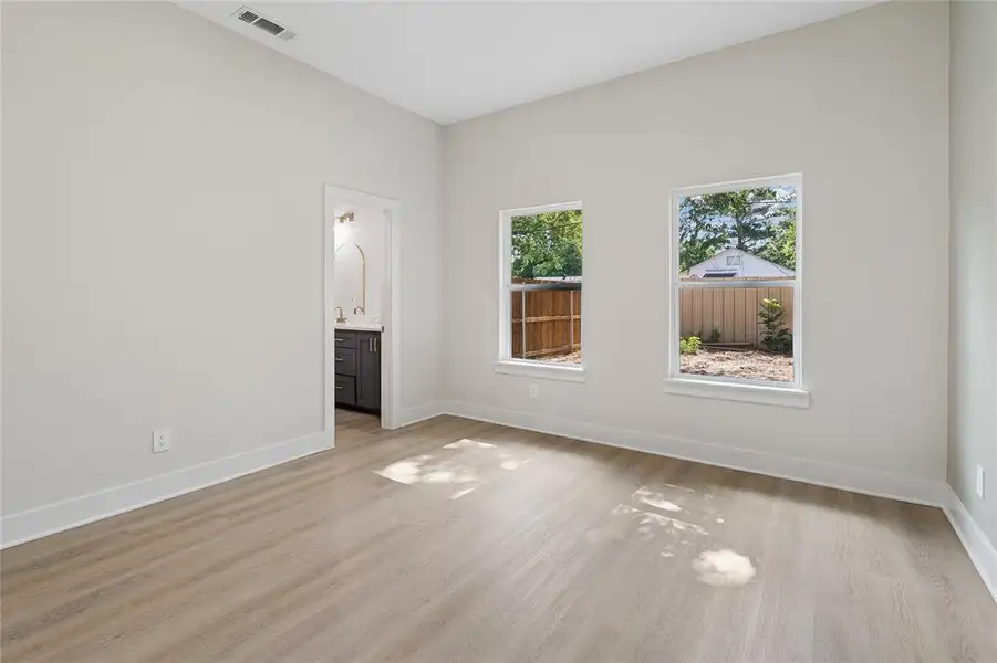Spacious, unfurnished interior of a new home in , Fort Worth (Image 27).