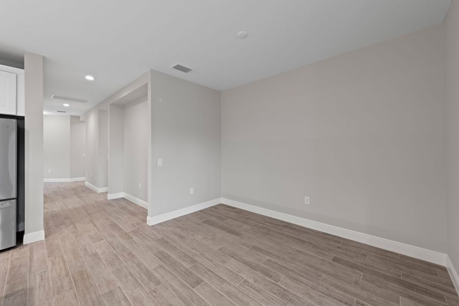 Spacious, unfurnished interior of a new home in Verandah, Fort Myers (Image 16).