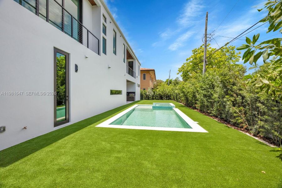 Exterior details and patio area of a home in , Miami (Image 42).