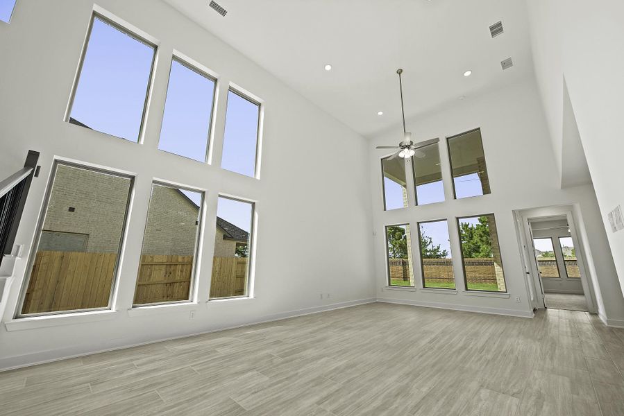 Spacious, unfurnished interior of a new home in Candela, Richmond (Image 7).