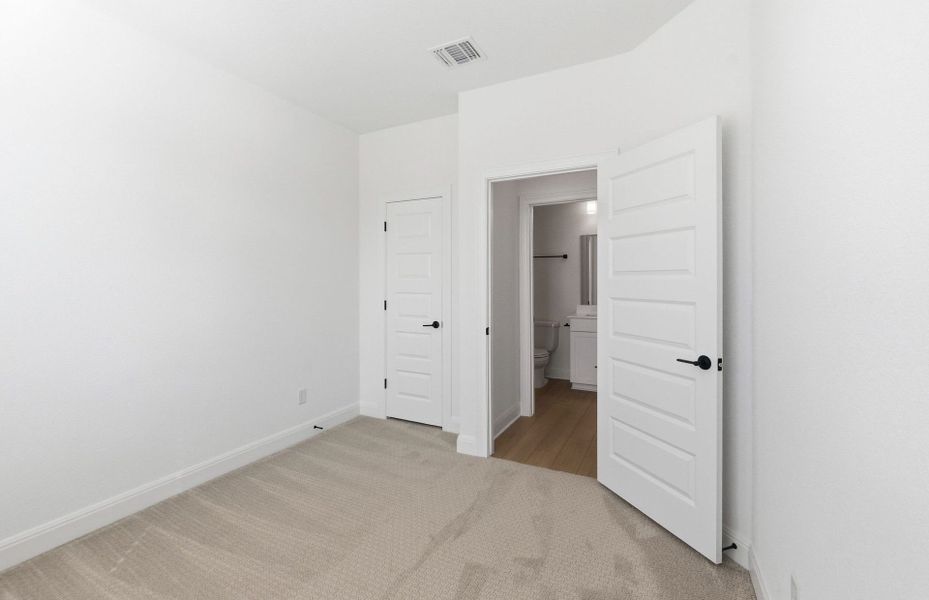 Spacious, unfurnished interior of a new home in Santa Rita Ranch, Liberty Hill (Image 49).