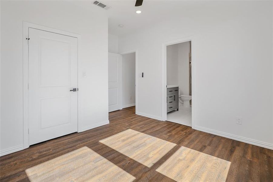 Spacious, unfurnished interior of a new home in , Celeste (Image 37).