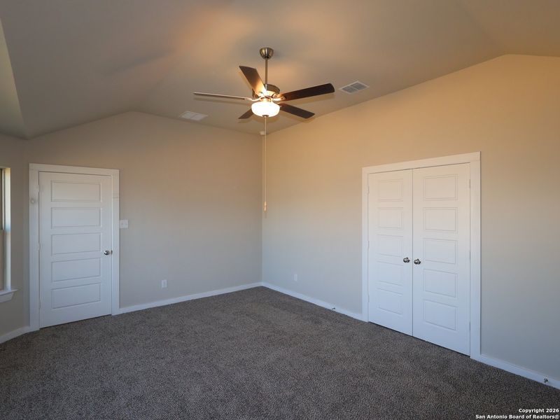 Spacious, unfurnished interior of a new home in Winding Brook, San Antonio (Image 14).