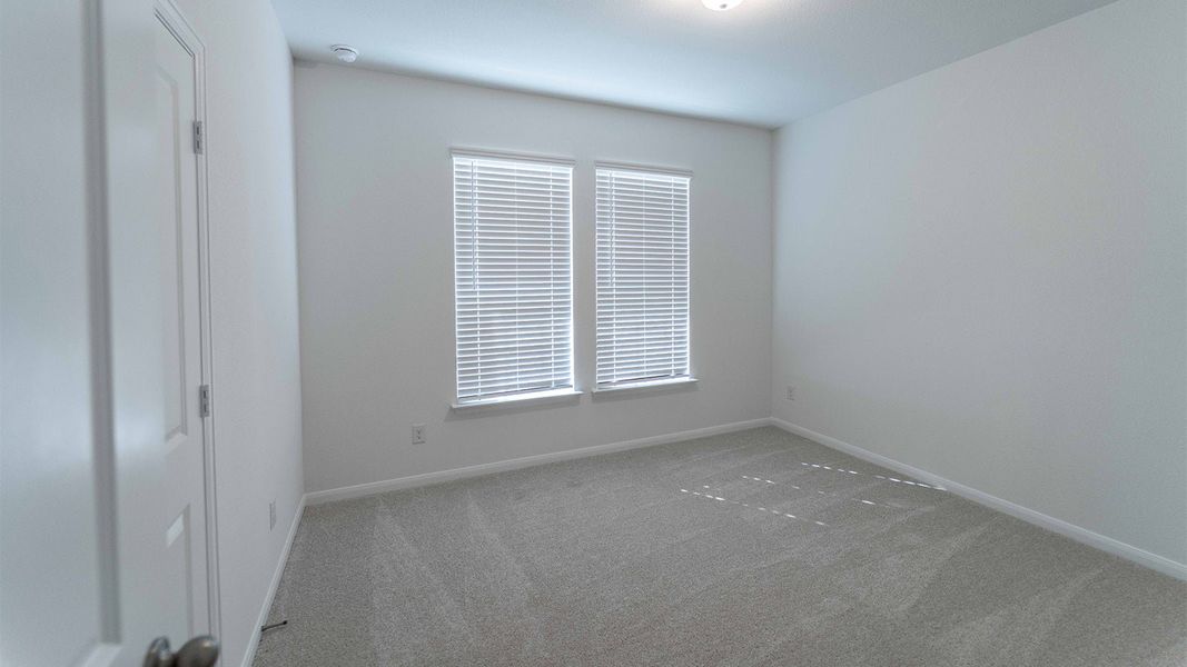 Spacious, unfurnished interior of a new home in Sunfield, Buda (Image 22).