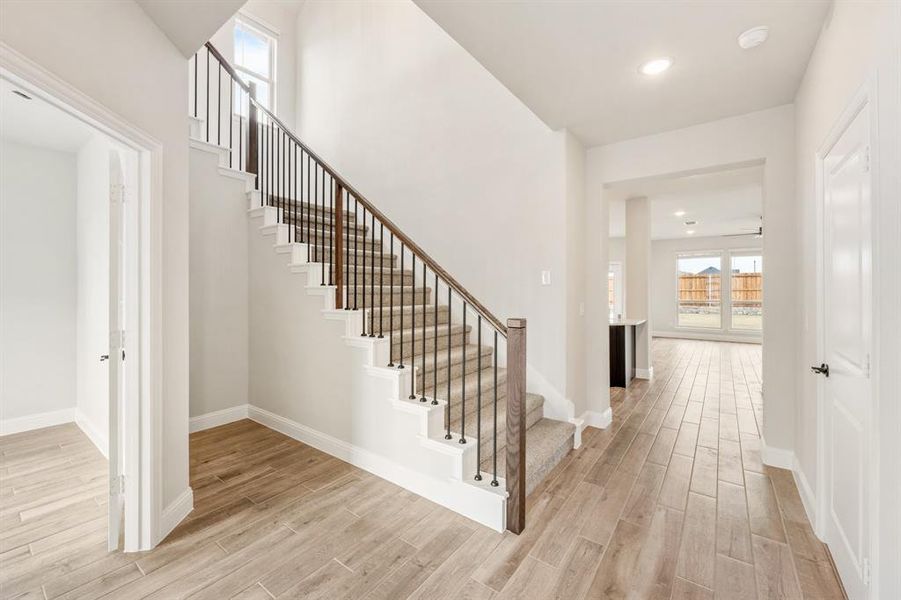 Spacious, unfurnished interior of a new home in Sonoma Verde, McLendon-Chisholm (Image 31).