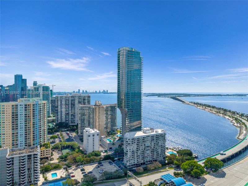 Condo located in Miami, FL showcasing its design and architecture (Image 36).